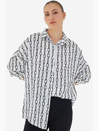 Chemise oversize en satin boutonnée sur le devant bdart