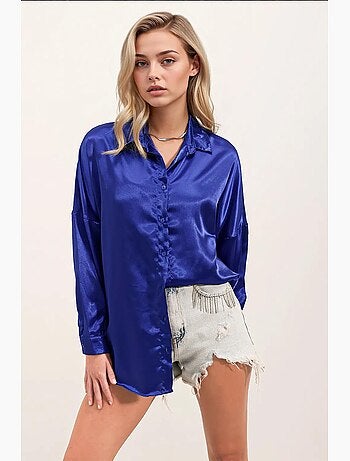 Chemise oversize en satin boutonnée sur le devant bdart