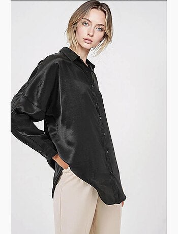 Chemise oversize en satin boutonnée sur le devant bdart