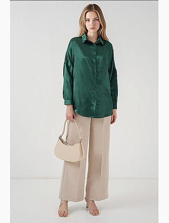Chemise oversize en satin boutonnée sur le devant bdart