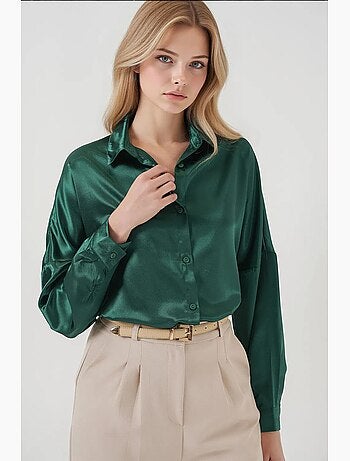 Chemise oversize en satin boutonnée sur le devant bdart
