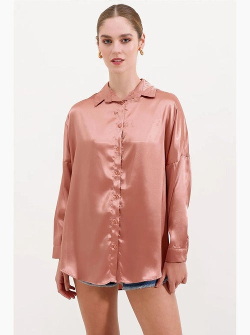 Chemise oversize en satin boutonnée sur le devant bdart - Kiabi Chemise oversize en satin boutonnée sur le devant bdart - Kiabi