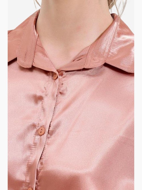 Chemise oversize en satin boutonnée sur le devant bdart - Kiabi Chemise oversize en satin boutonnée sur le devant bdart - Kiabi