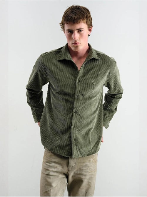 Chemise oversize en velours côtelé à manches longues et boutons - Kiabi Chemise oversize en velours côtelé à manches longues et boutons - Kiabi