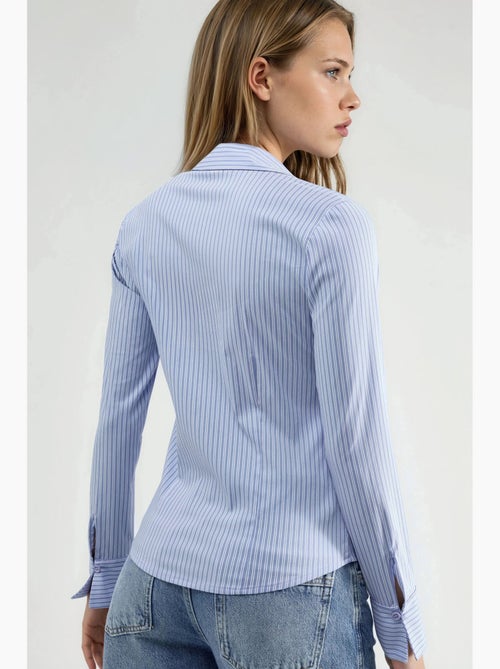 Chemise rayée cintrée à fermeture boutonnée hiccup - Kiabi Chemise rayée cintrée à fermeture boutonnée hiccup - Kiabi
