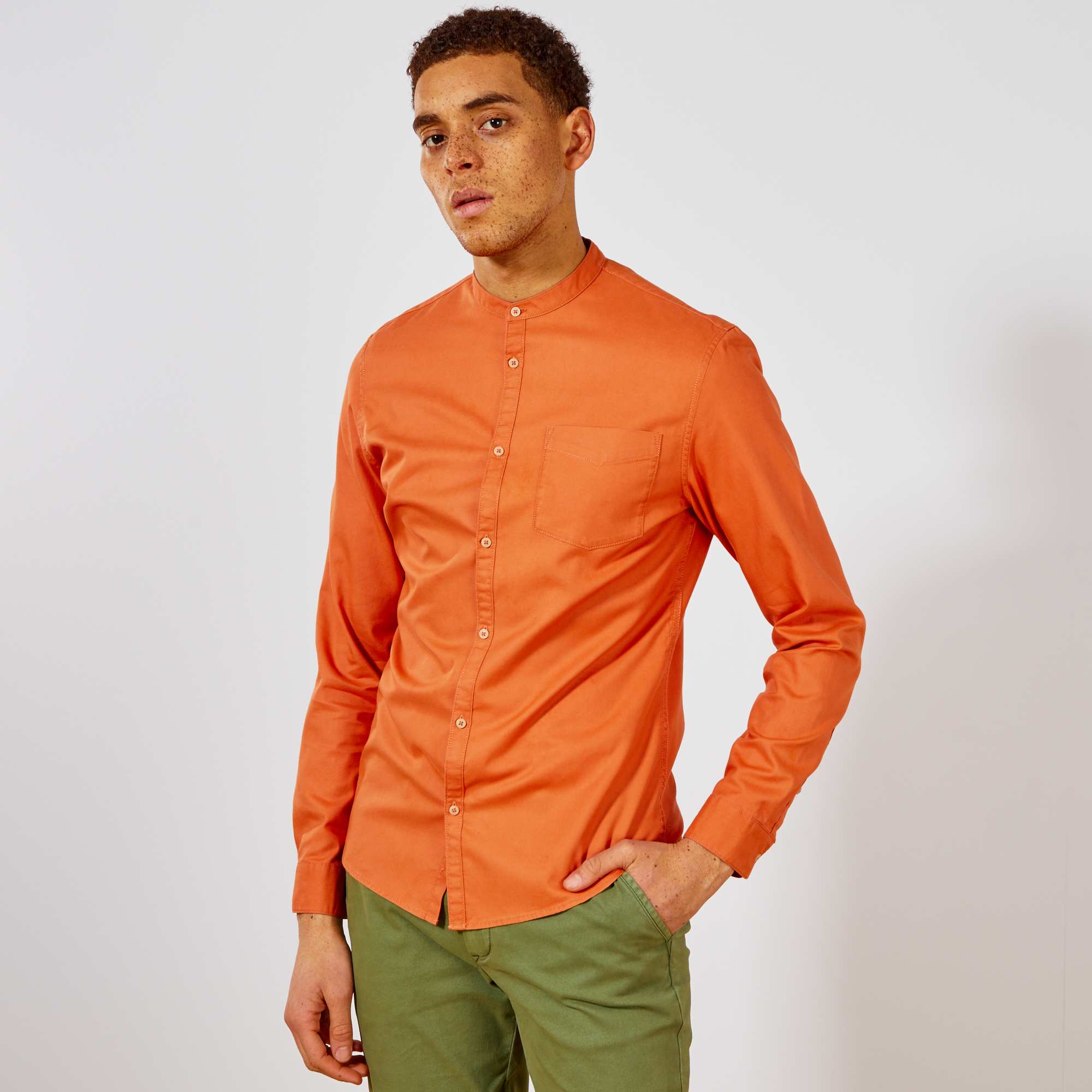 Chemise slim col mao Homme - orange - Kiabi - 18,00€