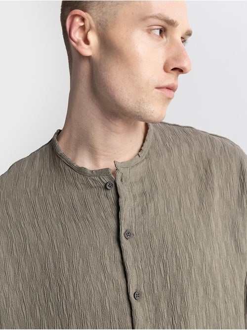 Chemise texturée à manches longues et col rond giesto - Kiabi Chemise texturée à manches longues et col rond giesto - Kiabi
