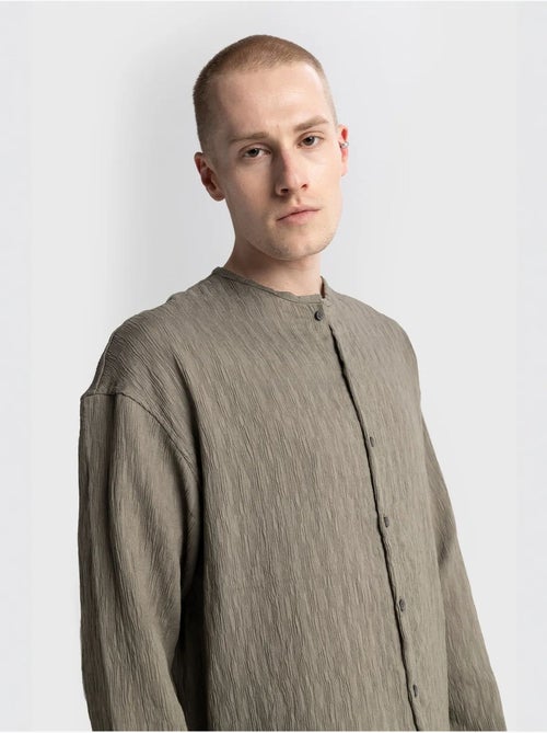 Chemise texturée à manches longues et col rond giesto - Kiabi Chemise texturée à manches longues et col rond giesto - Kiabi