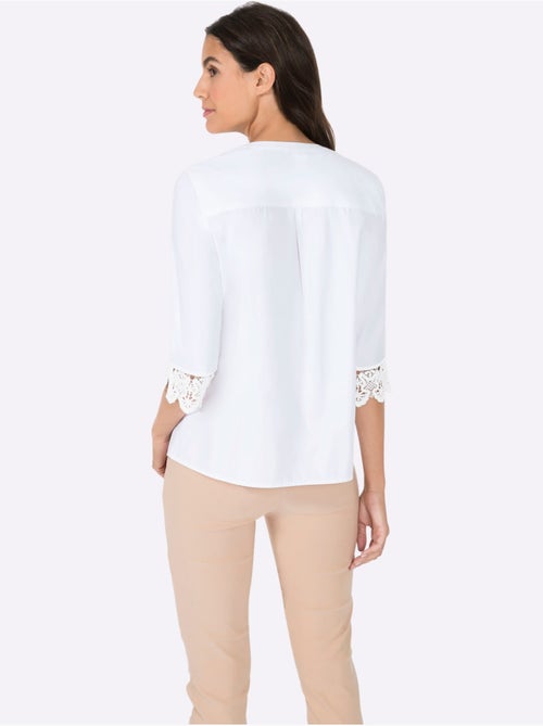 Chemisier 50% coton avec col V et manches 3/4 en dentelle - Taille standard - Witt - Kiabi Chemisier 50% coton avec col V et manches 3/4 en dentelle - Taille standard - Witt - Kiabi