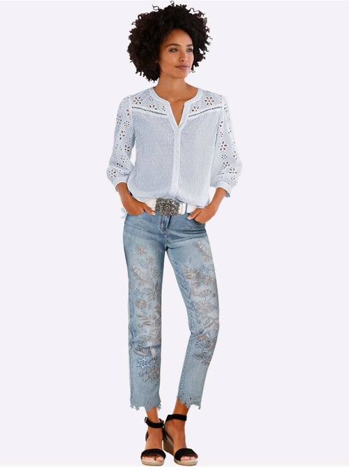 Chemisier à col en V et manches 3/4 broderie ajourée - Taille standard - Helline - Kiabi Chemisier à col en V et manches 3/4 broderie ajourée - Taille standard - Helline - Kiabi