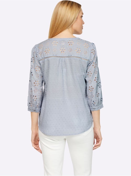 Chemisier à col en V et manches 3/4 broderie ajourée - Taille standard - Helline - Kiabi Chemisier à col en V et manches 3/4 broderie ajourée - Taille standard - Helline - Kiabi