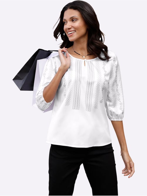 Chemisier à encolure goutte d'eau avec motif feuilles et manches 3/4 - taille standard - moda vilona - Kiabi Chemisier à encolure goutte d'eau avec motif feuilles et manches 3/4 - taille standard - moda vilona - Kiabi
