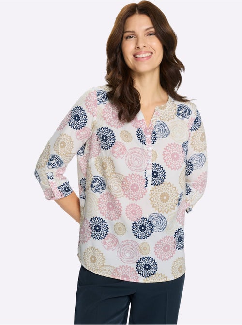 Chemisier à manches 3/4 avec col V et patte de boutonnage - Taille standard - Moda Vilona - Kiabi Chemisier à manches 3/4 avec col V et patte de boutonnage - Taille standard - Moda Vilona - Kiabi