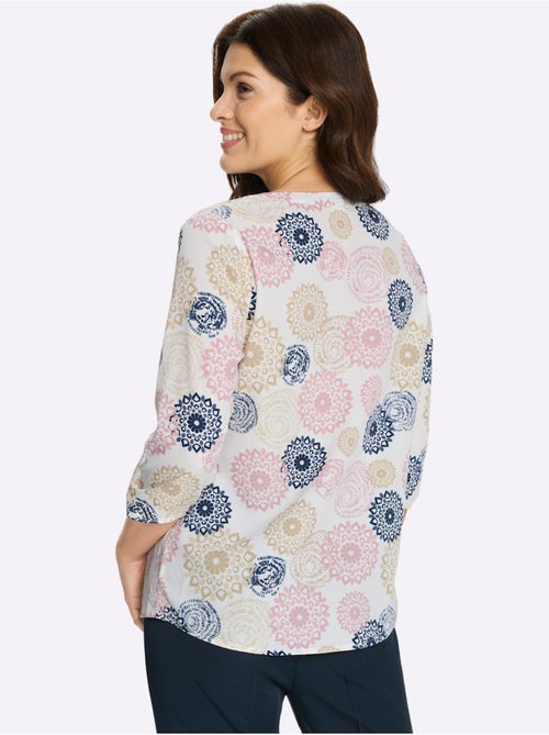 Chemisier à manches 3/4 avec col V et patte de boutonnage - Taille standard - Moda Vilona - Kiabi Chemisier à manches 3/4 avec col V et patte de boutonnage - Taille standard - Moda Vilona - Kiabi