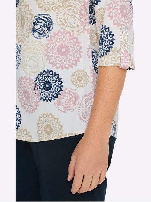 Chemisier à manches 3/4 avec col V et patte de boutonnage - Taille standard - Moda Vilona - Kiabi Chemisier à manches 3/4 avec col V et patte de boutonnage - Taille standard - Moda Vilona - Kiabi