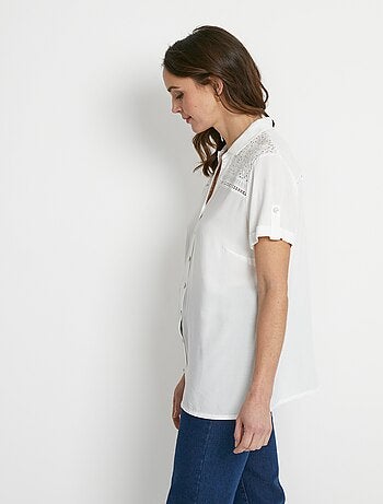 Chemisier boutonné dentelle et ajouré