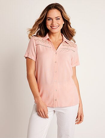 Chemisier boutonné dentelle et ajouré