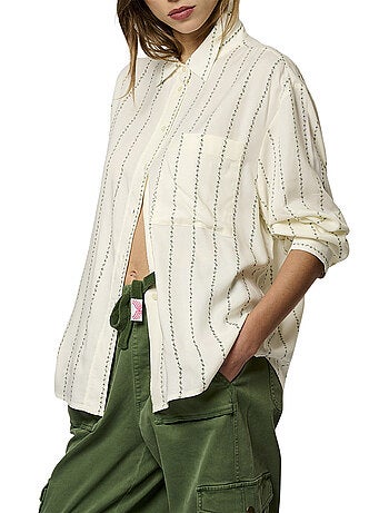 Chemisier écru imprimé avec une coupe droite et un col français