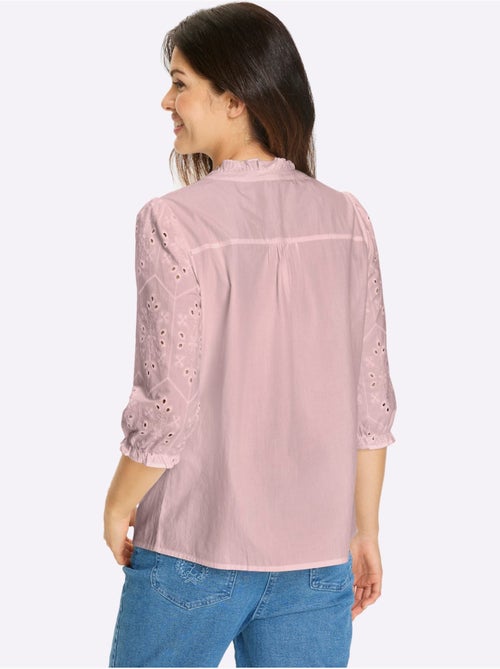 Chemisier en coton avec col volanté et manches 3/4 ajourées - Taille standard - Moda Vilona - Kiabi Chemisier en coton avec col volanté et manches 3/4 ajourées - Taille standard - Moda Vilona - Kiabi