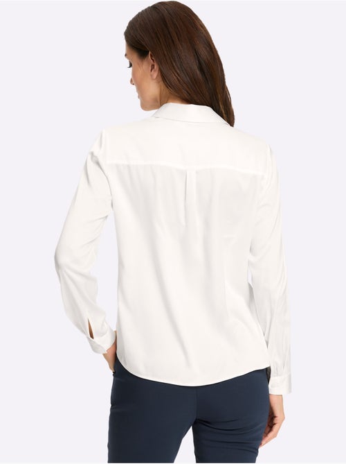 Chemisier En Satin Qualité Satin Brillante - Taille Standard - Helline - Kiabi Chemisier En Satin Qualité Satin Brillante - Taille Standard - Helline - Kiabi