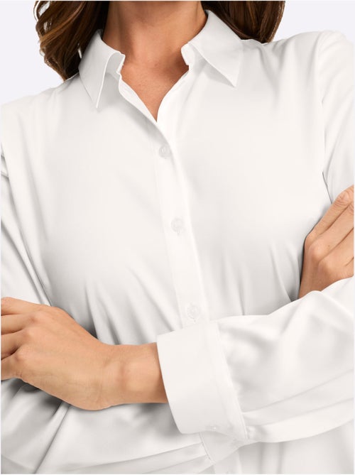 Chemisier En Satin Qualité Satin Brillante - Taille Standard - Helline - Kiabi Chemisier En Satin Qualité Satin Brillante - Taille Standard - Helline - Kiabi