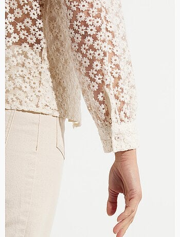 Chemisier en tulle rebrodé de fleurs