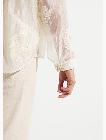 Chemisier en voile, broderies camelias