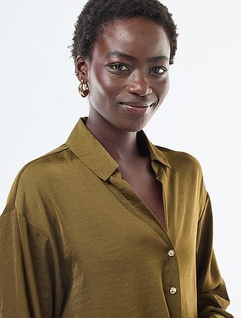 Chemisier fluide satinée avec boutons dorés