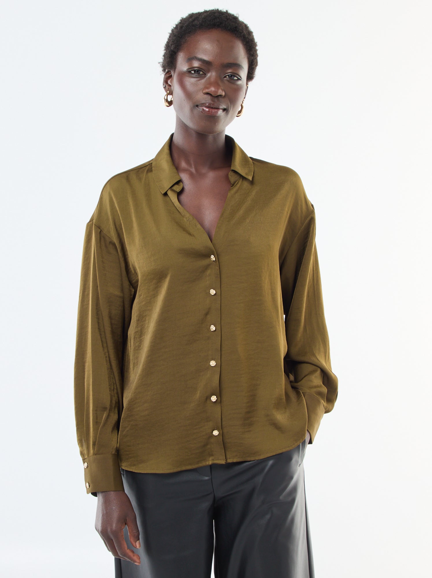 Chemisier fluide satinée avec boutons dorés