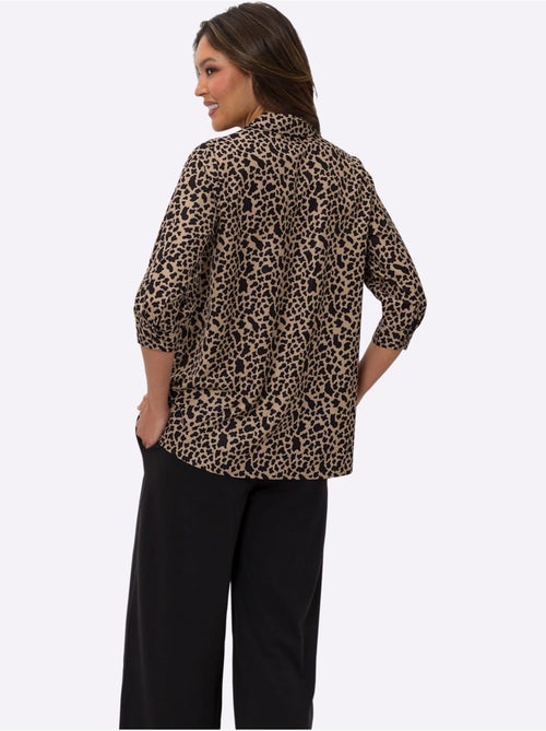 Chemisier long à col chemise avec manches 3/4 et motif animal - Taille standard - Moda Vilona - Kiabi Chemisier long à col chemise avec manches 3/4 et motif animal - Taille standard - Moda Vilona - Kiabi