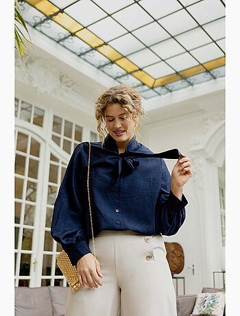 Chemisier uni avec lavallière