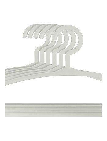 Cintres en plastique x 6 pour enfant