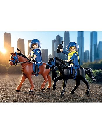 City Action 2 policiers cavaliers avec leurs chevaux