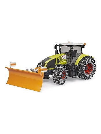 Claas Axion 950 avec chaînes à neige et lame de niveleuse