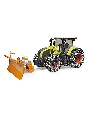 Claas Axion 950 avec chaînes à neige et lame de niveleuse
