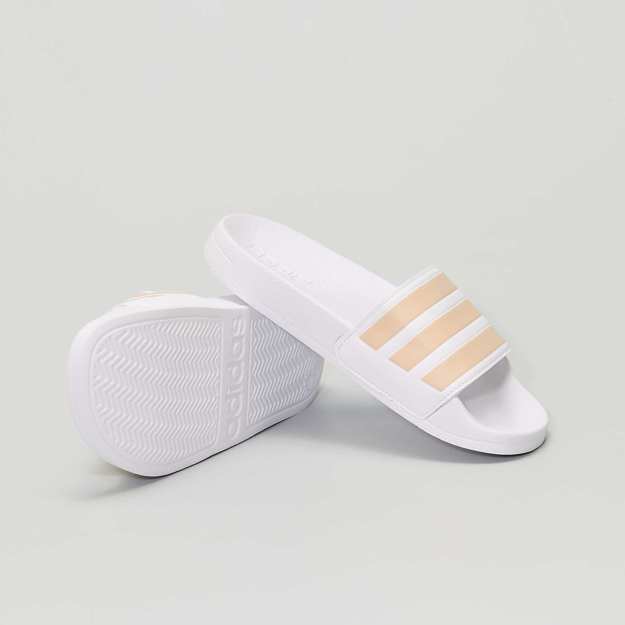 claquette adidas blanche et noir