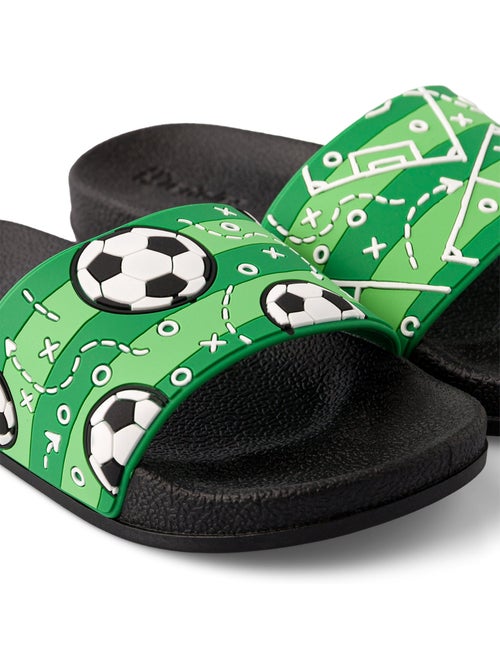 Claquettes Enfants Terrain De Football - Kiabi Claquettes Enfants Terrain De Football - Kiabi