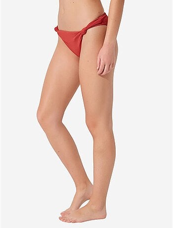 Claudia bas de bikini côté penti
