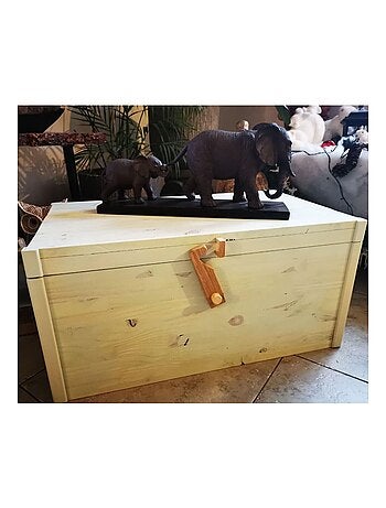 Coffre en bois de pin
