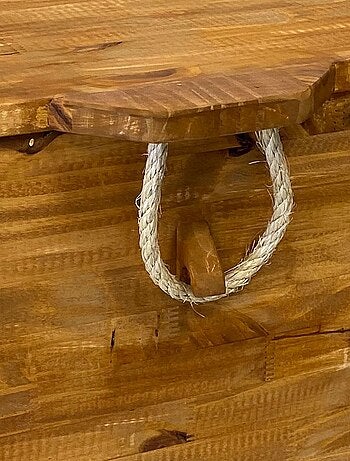 Coffre en bois de pin