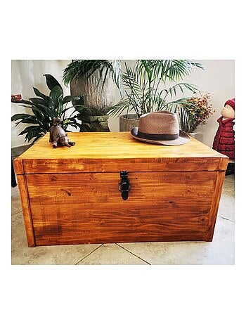 Coffre en bois de pin