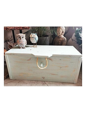 Coffre en bois de pin