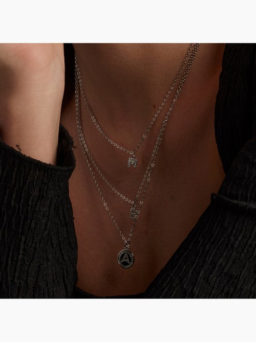 Collier avec Brilliant Zirconia à finition argentée - Lettre M de l’alphabet - Kiabi Collier avec Brilliant Zirconia à finition argentée - Lettre M de l’alphabet - Kiabi