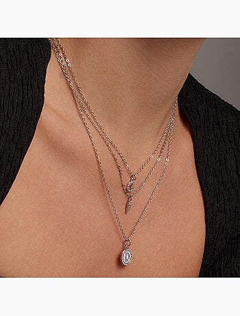 Collier avec zircone brillant à finition argentée - lettre P de l’alphabet