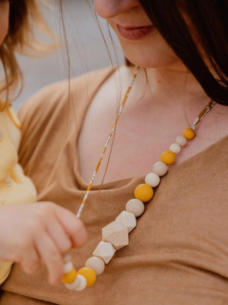 Collier d'allaitement ou de portage silicone et bois 'Capucine' Jaune moutarde - Kiabi
