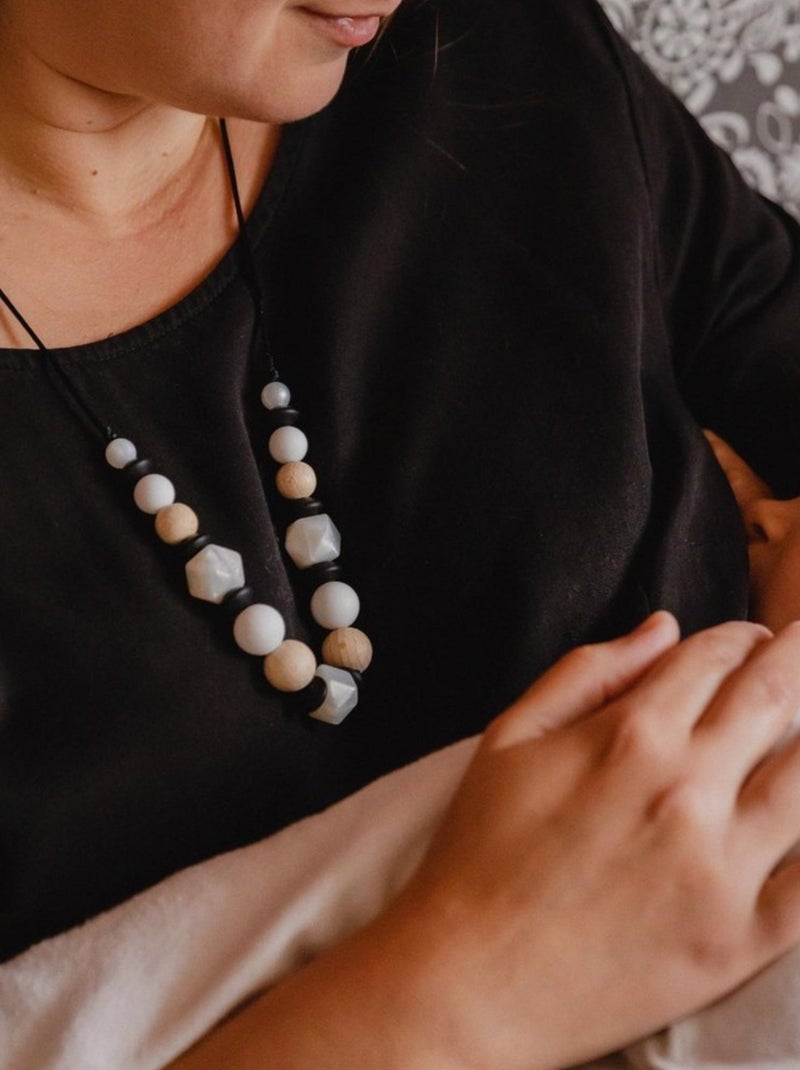 Collier d'allaitement ou de portage silicone et bois 'Wood sil' Blanc nacré - Kiabi
