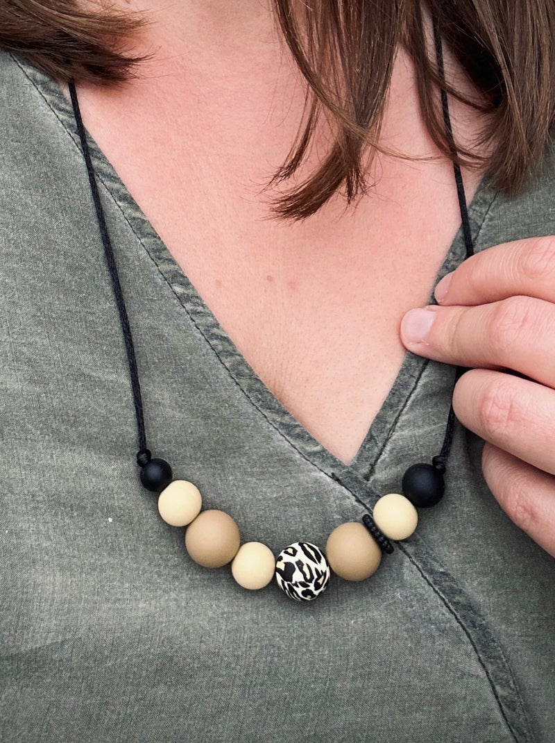 Collier d'allaitement ou de portage silicone 'Léopard' Beige/Noir - Kiabi