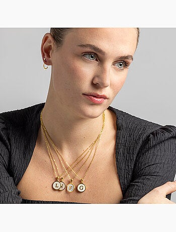 Collier en nacre blanche fini en or jaune 18K - lettre L de l’alphabet