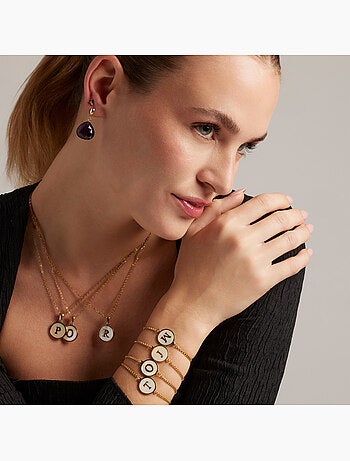 Collier en nacre blanche fini en or jaune 18K - lettre P de l’alphabet