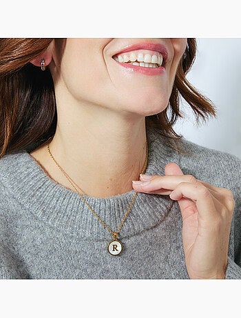 Collier en nacre blanche fini en or jaune 18K - lettre R de l’alphabet